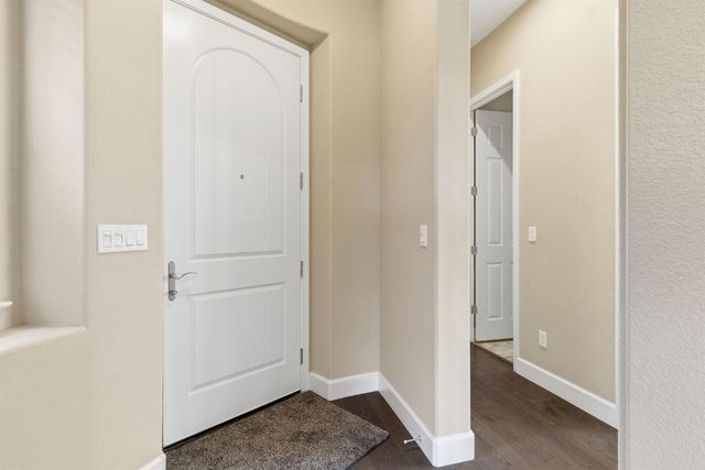 976 Glen Abbey Dr, Manteca, CA 95336