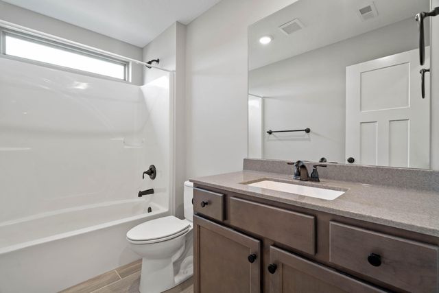 3401 YELLOWWOOD DR, Columbia, MO 65202