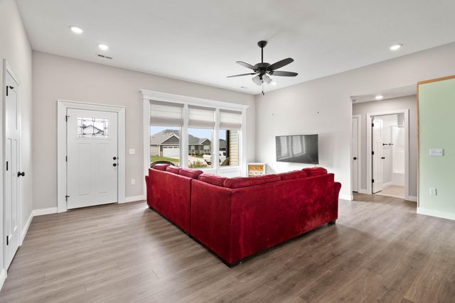 3401 YELLOWWOOD DR, Columbia, MO 65202