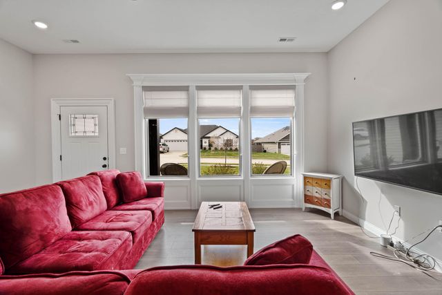 3401 YELLOWWOOD DR, Columbia, MO 65202