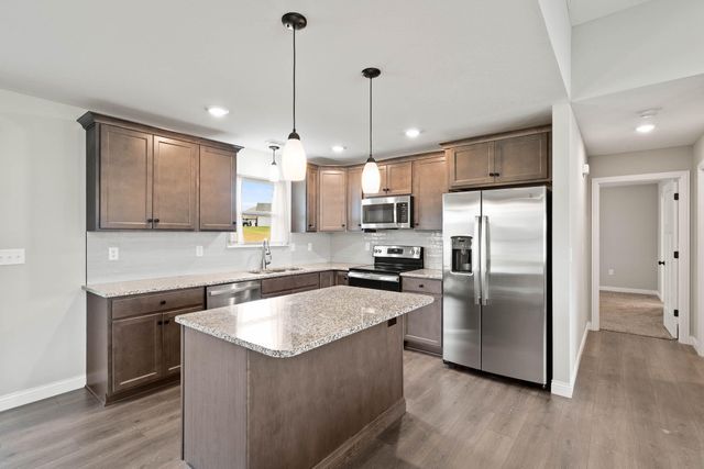3401 YELLOWWOOD DR, Columbia, MO 65202