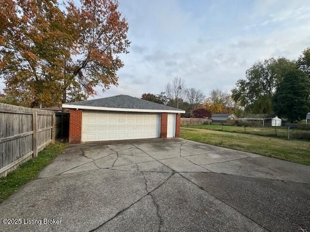 8501 Sally Dr, Louisville, KY 40258