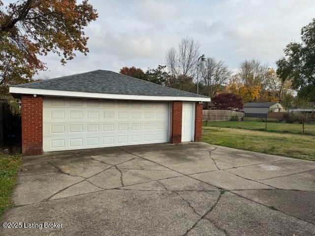 8501 Sally Dr, Louisville, KY 40258