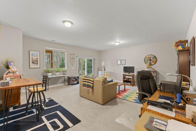 15000 Kingfisher Way, Grand Haven Twp, MI 49417