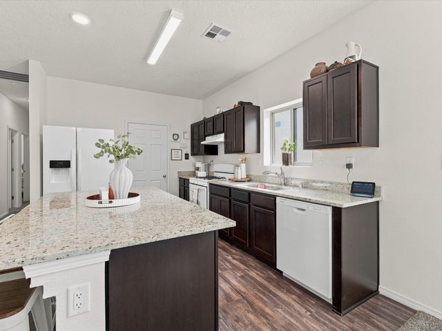 6331 Gannett Dr NE, Rio Rancho, NM 87144