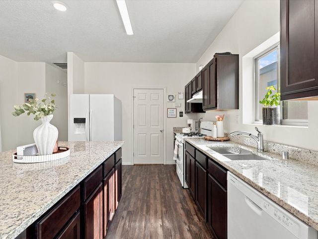 6331 Gannett Dr NE, Rio Rancho, NM 87144