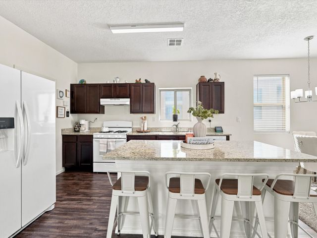 6331 Gannett Dr NE, Rio Rancho, NM 87144