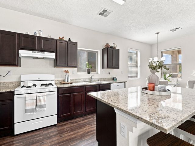 6331 Gannett Dr NE, Rio Rancho, NM 87144
