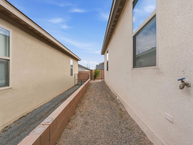 6331 Gannett Dr NE, Rio Rancho, NM 87144