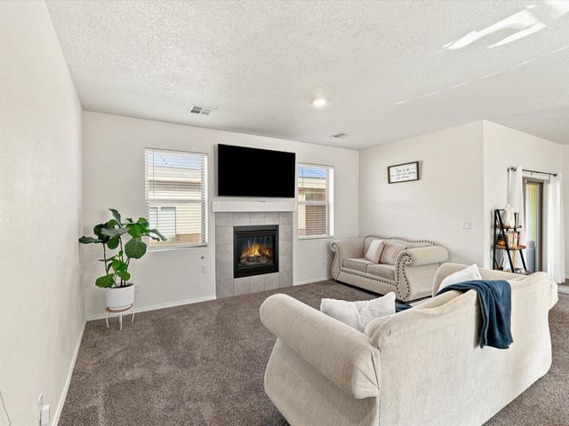 6331 Gannett Dr NE, Rio Rancho, NM 87144