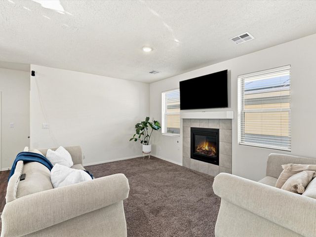 6331 Gannett Dr NE, Rio Rancho, NM 87144