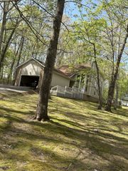 1209 Hardwood Trl, Burns, TN 37029