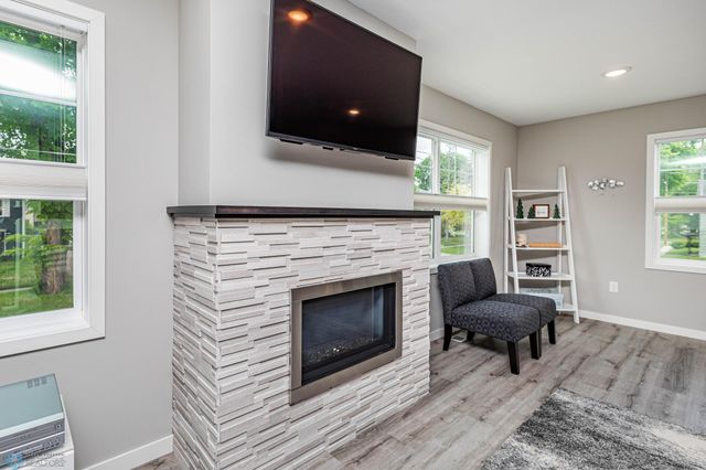 624 10th Avenue N, Fargo, ND 58102