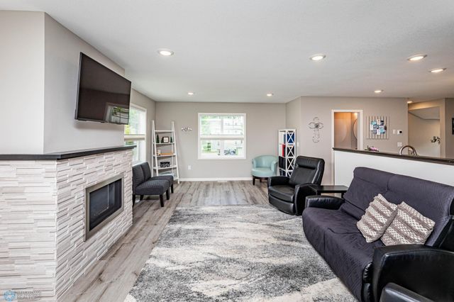 624 10th Avenue N, Fargo, ND 58102