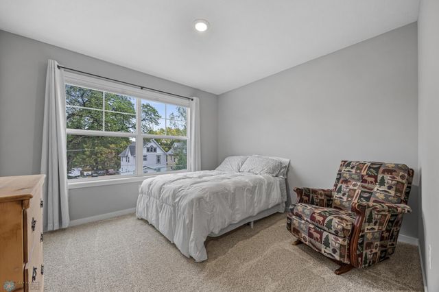 624 10th Avenue N, Fargo, ND 58102