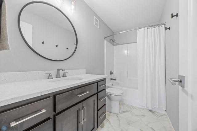 624 10th Avenue N, Fargo, ND 58102