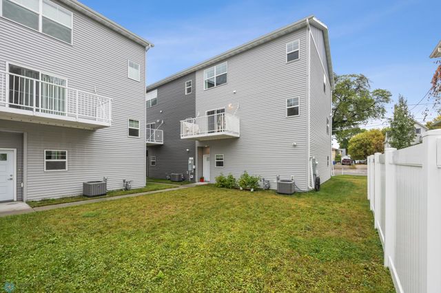 624 10th Avenue N, Fargo, ND 58102