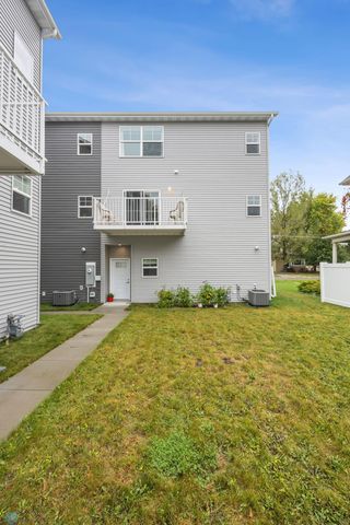 624 10th Avenue N, Fargo, ND 58102