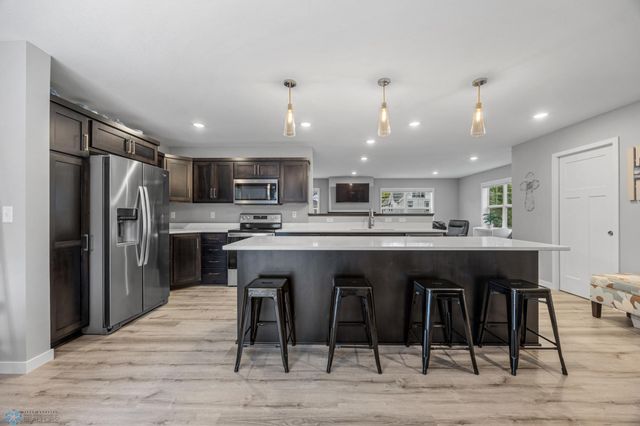 624 10th Avenue N, Fargo, ND 58102