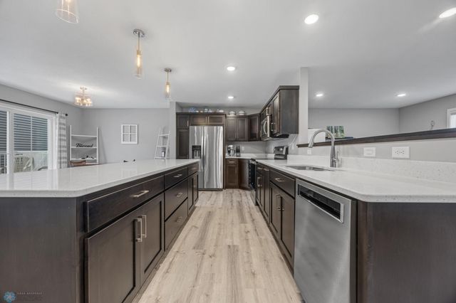 624 10th Avenue N, Fargo, ND 58102