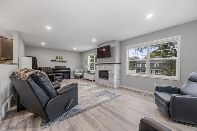 624 10th Avenue N, Fargo, ND 58102