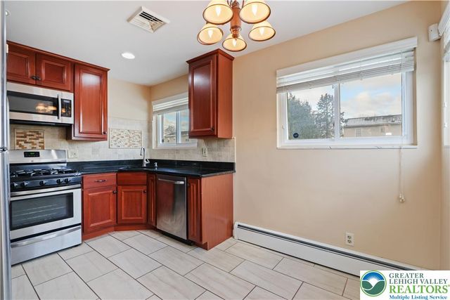 442 Avon Street, Palmer Twp, PA 18045