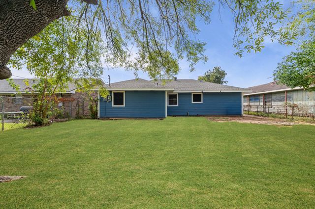 8427 Guinevere Street, Houston, TX 77029