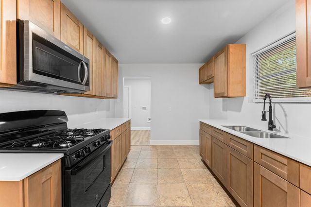 8427 Guinevere Street, Houston, TX 77029