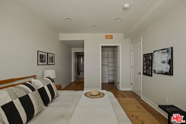 837 N Hudson Avenue 402, Los Angeles, CA 90038
