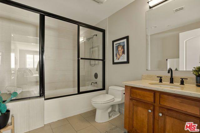 837 N Hudson Avenue 402, Los Angeles, CA 90038