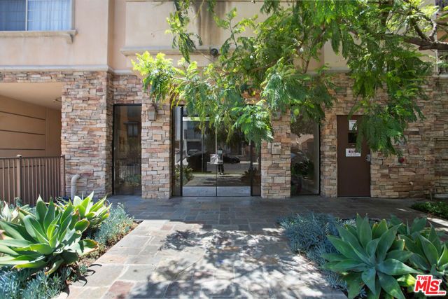837 N Hudson Avenue 402, Los Angeles, CA 90038