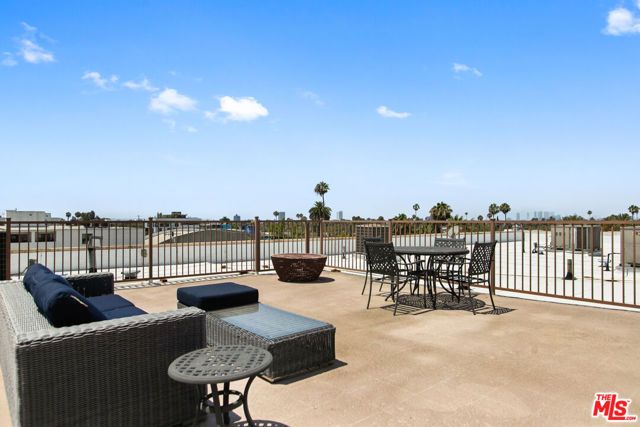 837 N Hudson Avenue 402, Los Angeles, CA 90038