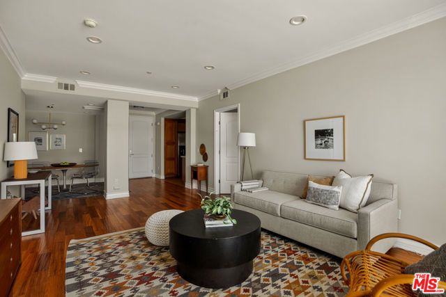 837 N Hudson Avenue 402, Los Angeles, CA 90038