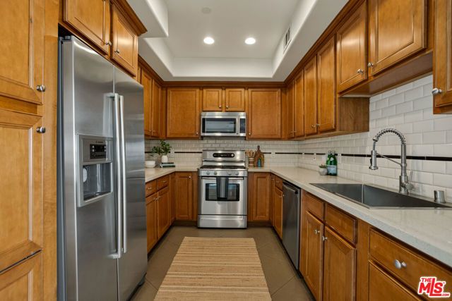 837 N Hudson Avenue 402, Los Angeles, CA 90038