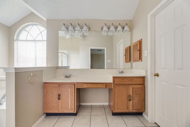 501 E Lynn Creek Drive, Arlington, TX 76002