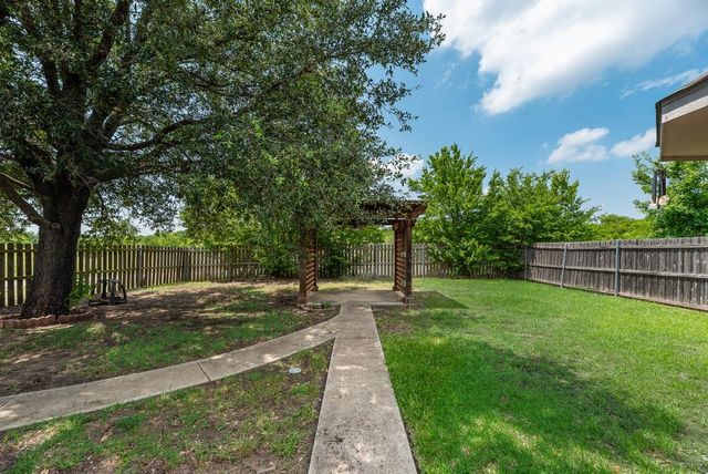 501 E Lynn Creek Drive, Arlington, TX 76002