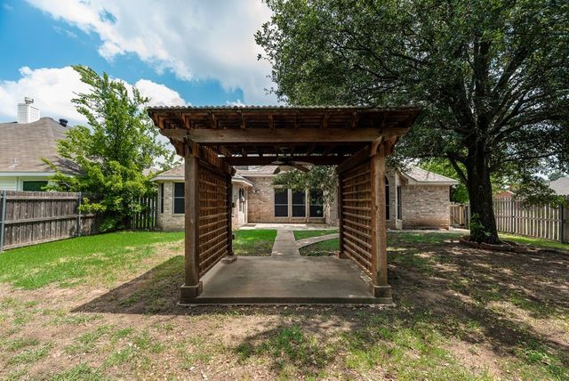 501 E Lynn Creek Drive, Arlington, TX 76002