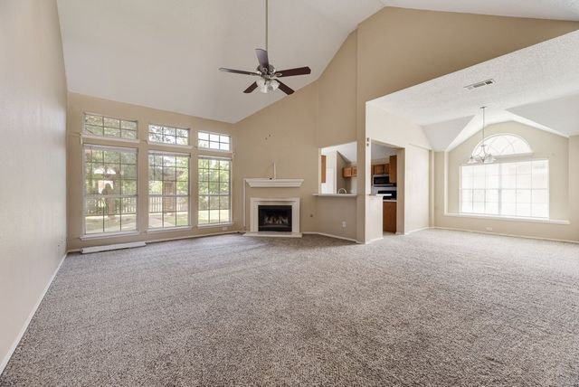 501 E Lynn Creek Drive, Arlington, TX 76002