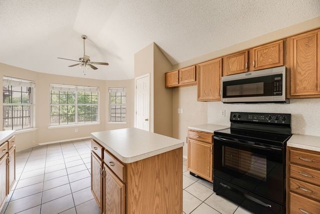 501 E Lynn Creek Drive, Arlington, TX 76002