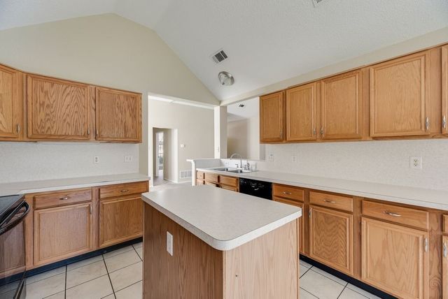501 E Lynn Creek Drive, Arlington, TX 76002