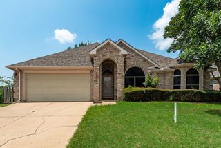 501 E Lynn Creek Drive, Arlington, TX 76002