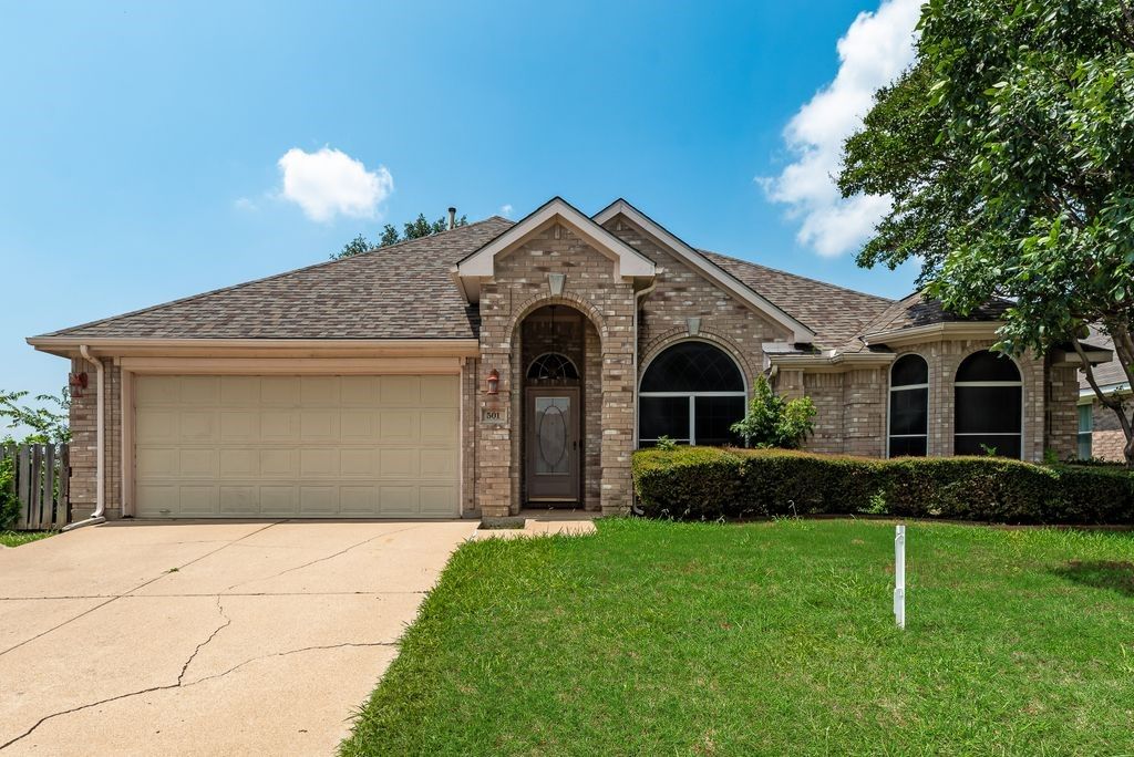 501 E Lynn Creek Drive, Arlington, TX 76002