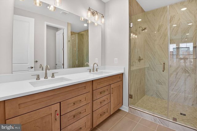 11902 NORTHPARK DR, North Bethesda, MD 20852