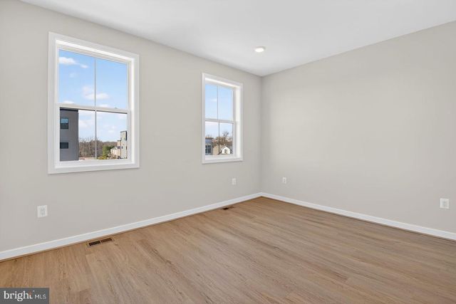 11902 NORTHPARK DR, North Bethesda, MD 20852