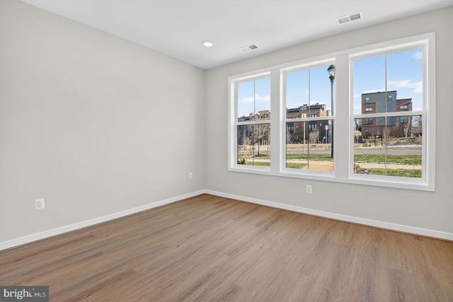 11902 NORTHPARK DR, North Bethesda, MD 20852