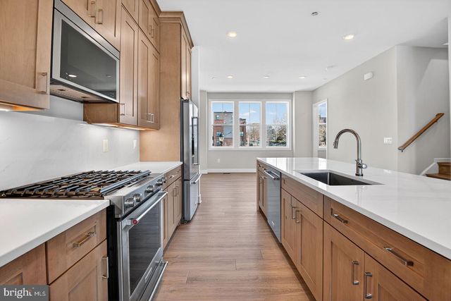 11902 NORTHPARK DR, North Bethesda, MD 20852