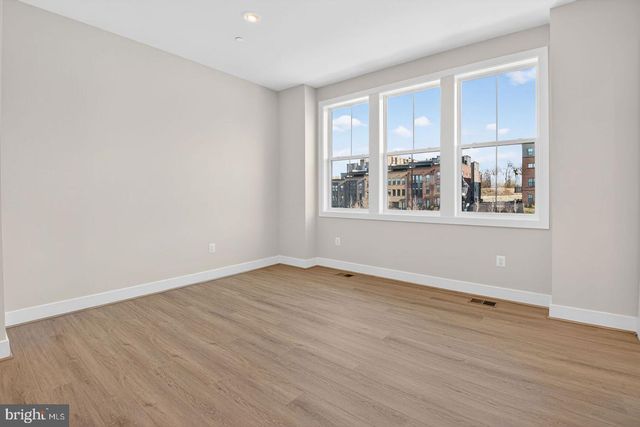 11902 NORTHPARK DR, North Bethesda, MD 20852