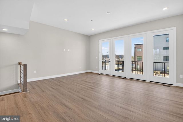 11902 NORTHPARK DR, North Bethesda, MD 20852