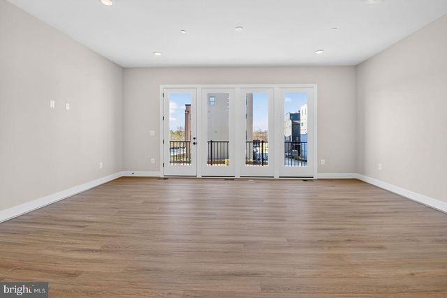 11902 NORTHPARK DR, North Bethesda, MD 20852