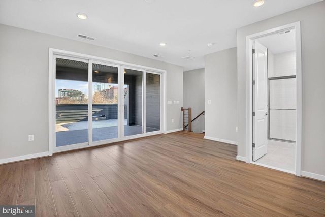 11902 NORTHPARK DR, North Bethesda, MD 20852